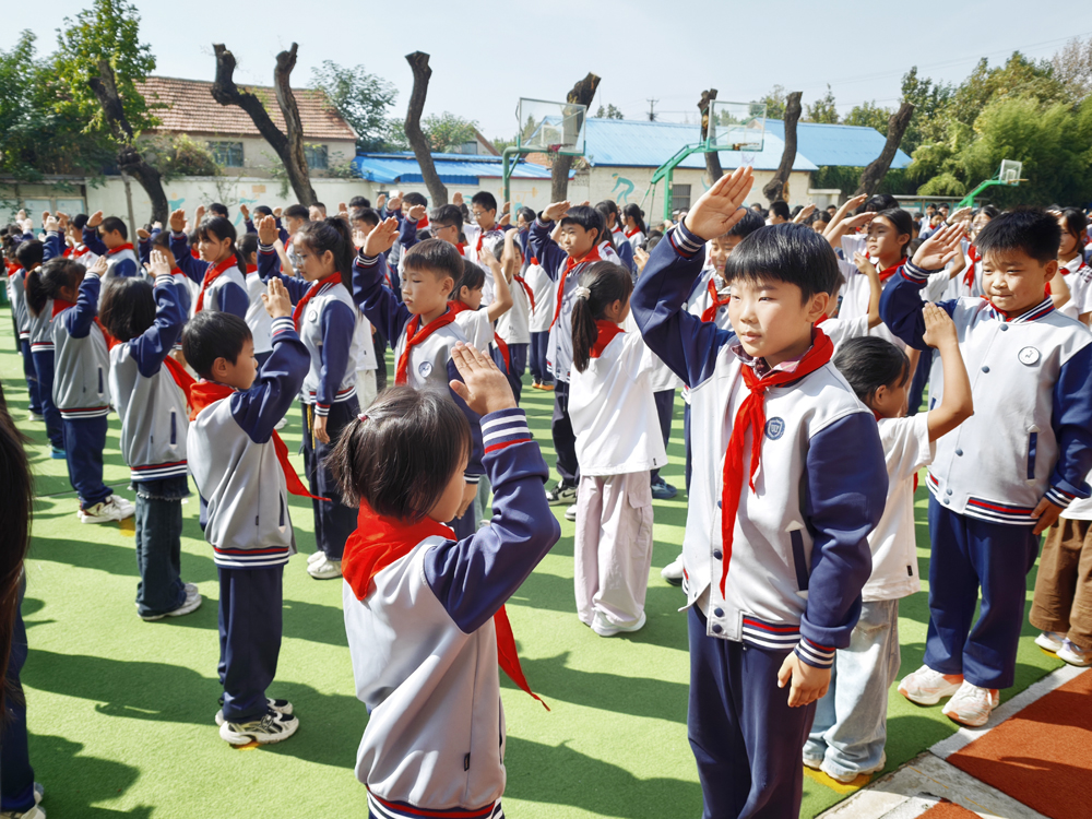【山东平邑】实验小学文化路校区举行新队员入队仪式