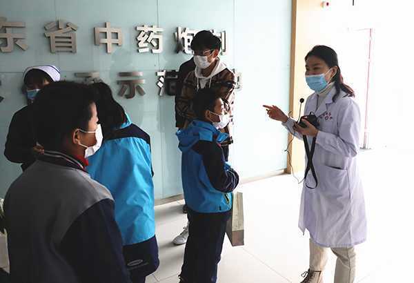 她用温暖的爱心 展现着医苑芳华(图2) 她用温暖的爱心 展现着医苑芳华(图2)