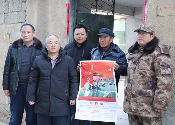 白彦镇为2020年度入伍新兵家庭悬挂光荣牌(图1) 白彦镇为2020年度入伍新兵家庭悬挂光荣牌(图1)