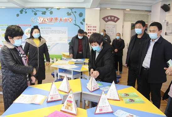 临沂市计生协林红一行到赛博中学调研(图1) 临沂市计生协林红一行到赛博中学调研(图1)