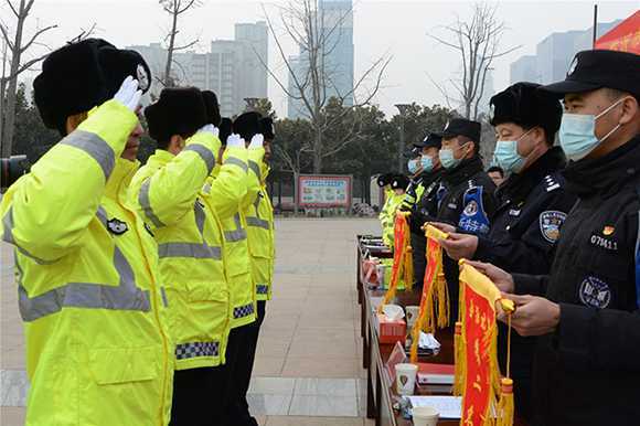 临沂交警直属三大队开展队列指挥手势会操比赛(图3)