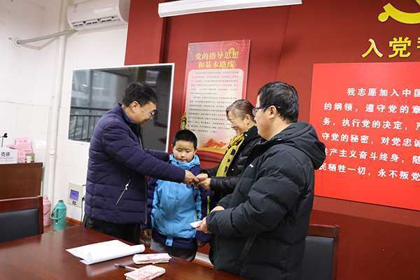 爱心资助 情暖校园(图2)