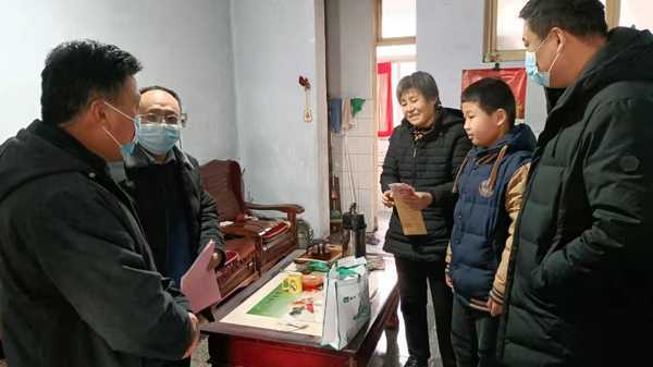 助力精准资助 家访情暖人心(图3) 助力精准资助 家访情暖人心(图3)