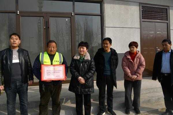 千里思家寄深情 大米白面送乡亲(图1) 千里思家寄深情 大米白面送乡亲(图1)
