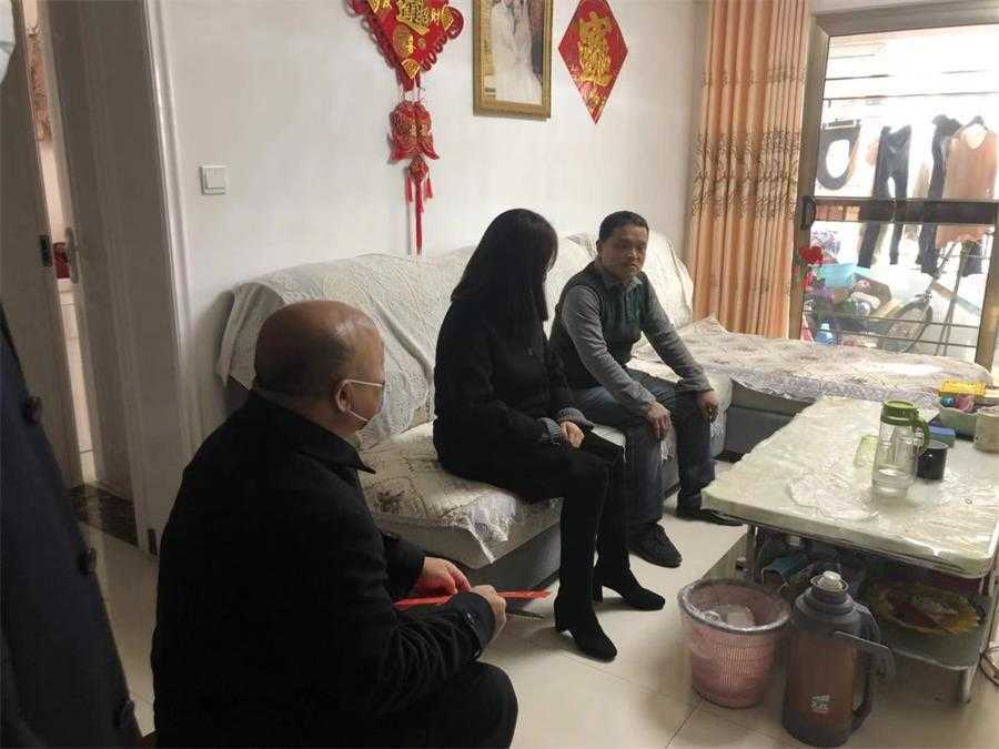 走访慰问送温暖 践行初心和使命(图1) 走访慰问送温暖 践行初心和使命(图1)