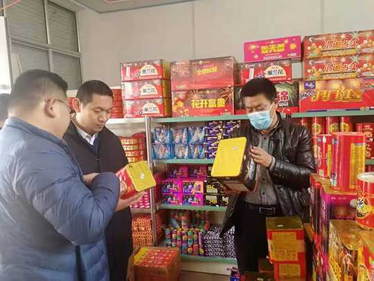 铜石镇开展烟花爆竹专项检查活动(图1)