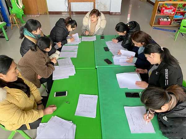 地方镇中心幼儿园全面做好开学准备工作(图1) 地方镇中心幼儿园全面做好开学准备工作(图1)