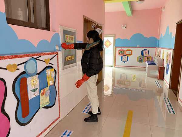 地方镇中心幼儿园全面做好开学准备工作(图2) 地方镇中心幼儿园全面做好开学准备工作(图2)
