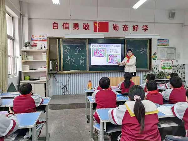 同步迈进校园 收获全面成长(图3) 同步迈进校园 收获全面成长(图3)