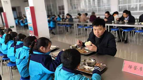 实验小学教育联盟:午餐营养 食安先行(图2) 实验小学教育联盟:午餐营养 食安先行(图2)