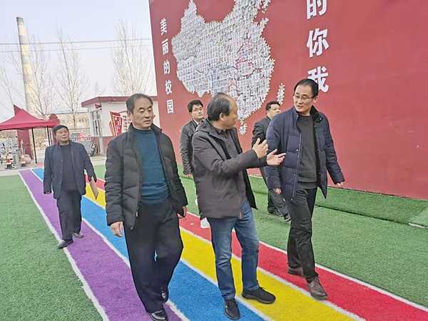 县教体局到地方镇中心校检查指导安全工作(图1)