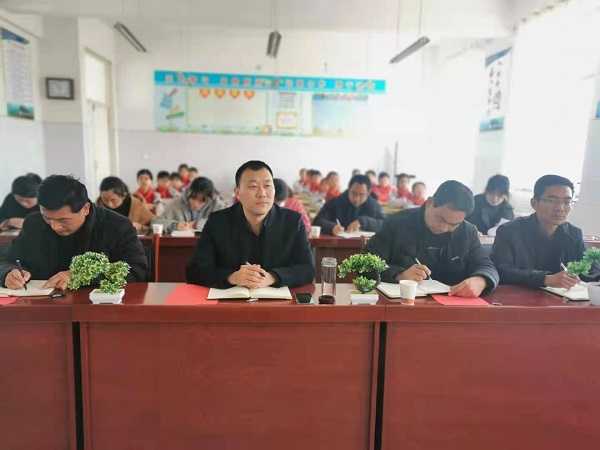鲁能希望小学举行教师读书论坛(图1) 鲁能希望小学举行教师读书论坛(图1)