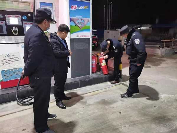保太派出所开展安全隐患排查工作(图1) 保太派出所开展安全隐患排查工作(图1)