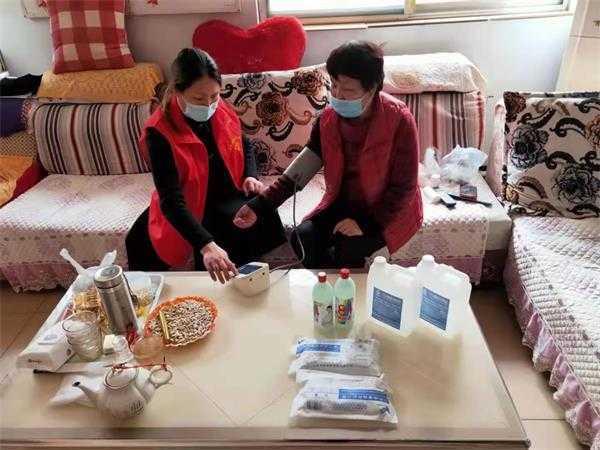 “关爱老人”志愿活动 营造尊老敬老浓厚氛围(图2) “关爱老人”志愿活动 营造尊老敬老浓厚氛围(图2)