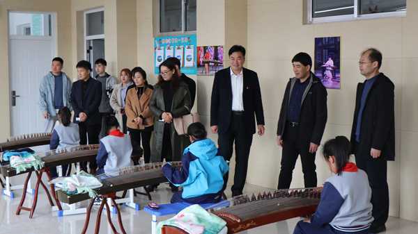 曲师大考察团到实验小学考察社团建设(图2) 曲师大考察团到实验小学考察社团建设(图2)