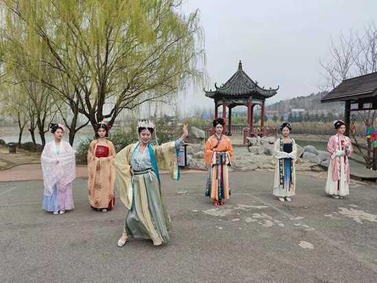 观奇石花海 赏古风景观 看汉服表演(图7) 观奇石花海 赏古风景观 看汉服表演(图7)