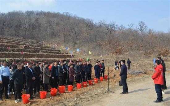为美丽香山增红添绿(图1)