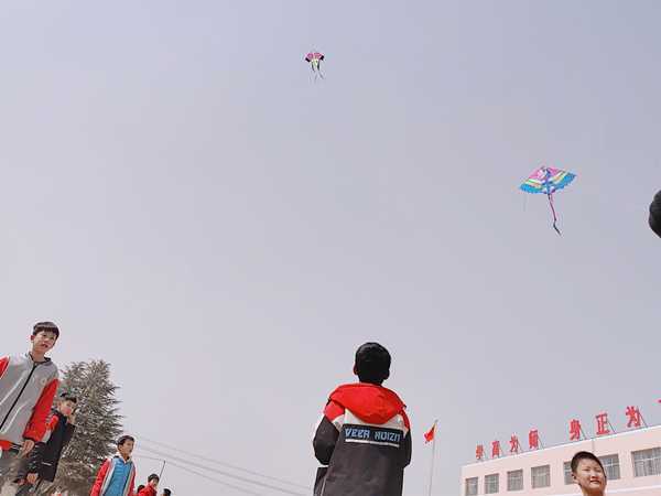 “校园风筝节”营造轻松愉悦学习环境(图2)