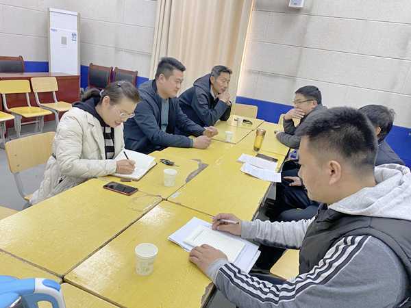 家校共育座谈会 促进更好发展(图2) 家校共育座谈会 促进更好发展(图2)