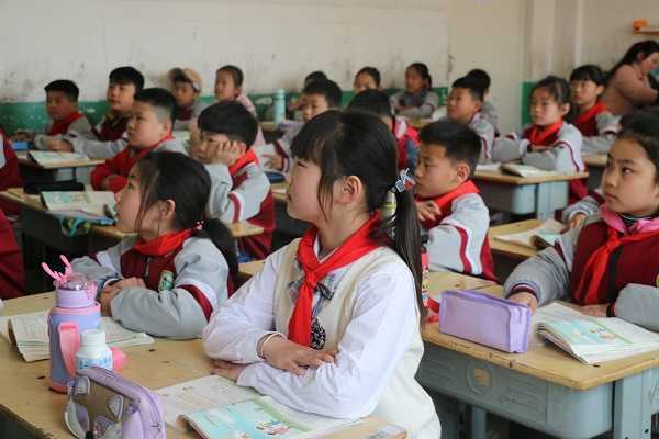 “小马扎动起来”之教研指导校校行(图2)