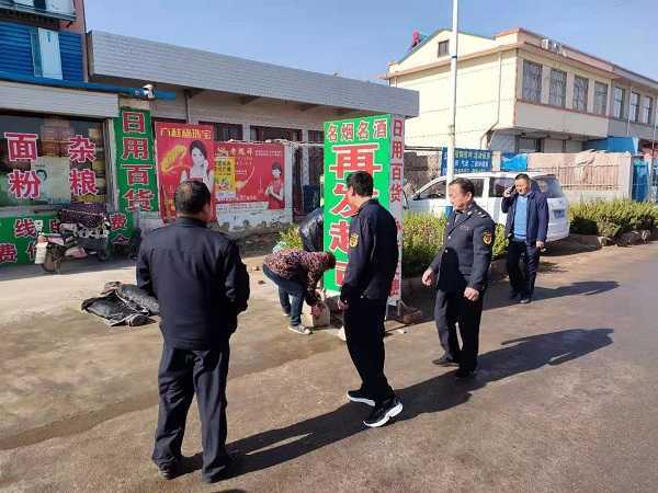 整治沿街店外经营 助推环境品质升级(图1)