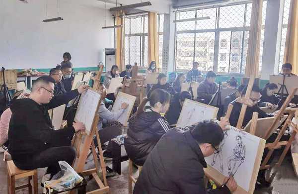 展技能 亮风采(图2) 展技能 亮风采(图2)