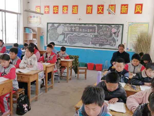 地方镇中心校开展推门听课活动(图2) 地方镇中心校开展推门听课活动(图2)