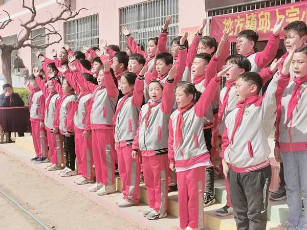 地方镇中心校开展“颂歌献给党”合唱比赛(图2) 地方镇中心校开展“颂歌献给党”合唱比赛(图2)