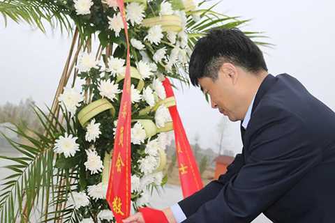兰陵县新兴镇开展缅怀革命先烈活动(图2) 兰陵县新兴镇开展缅怀革命先烈活动(图2)
