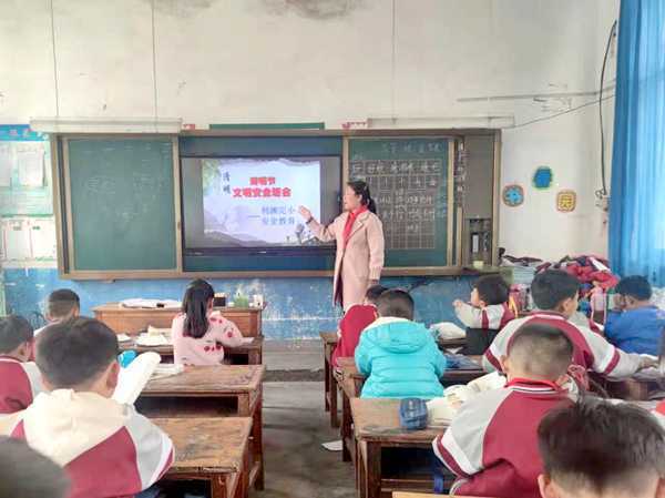 清明祭英烈 精神代代传(图1) 清明祭英烈 精神代代传(图1)