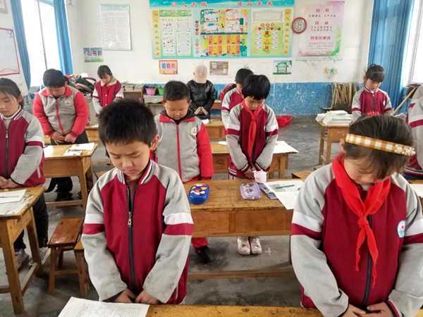清明祭英烈 精神代代传(图2) 清明祭英烈 精神代代传(图2)