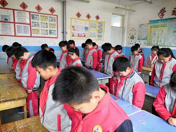 清明祭英烈 追思海空卫士王伟(图2) 清明祭英烈 追思海空卫士王伟(图2)