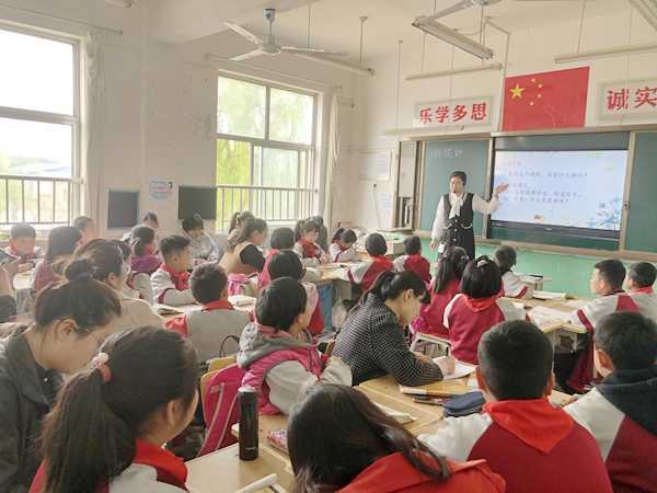 送课进校 骨干教师教学展示(图2) 送课进校 骨干教师教学展示(图2)