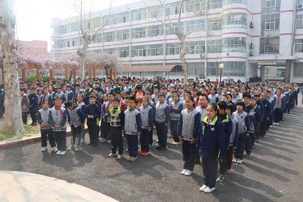 兴蒙学校举行消防疏散演练活动(图2)