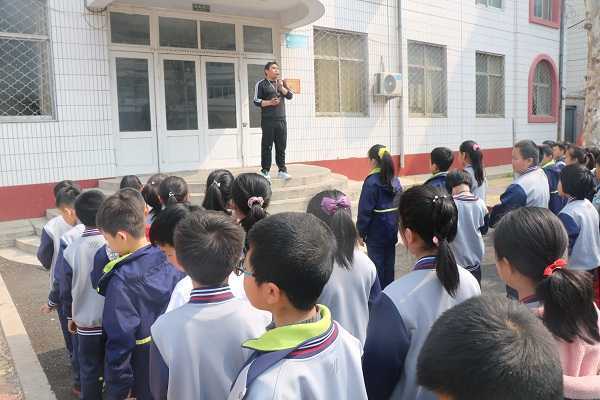 兴蒙学校举行消防疏散演练活动(图3)