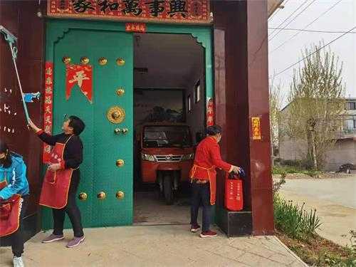 平邑街道开展“美丽庭院”创建志愿服务活动(图1) 平邑街道开展“美丽庭院”创建志愿服务活动(图1)