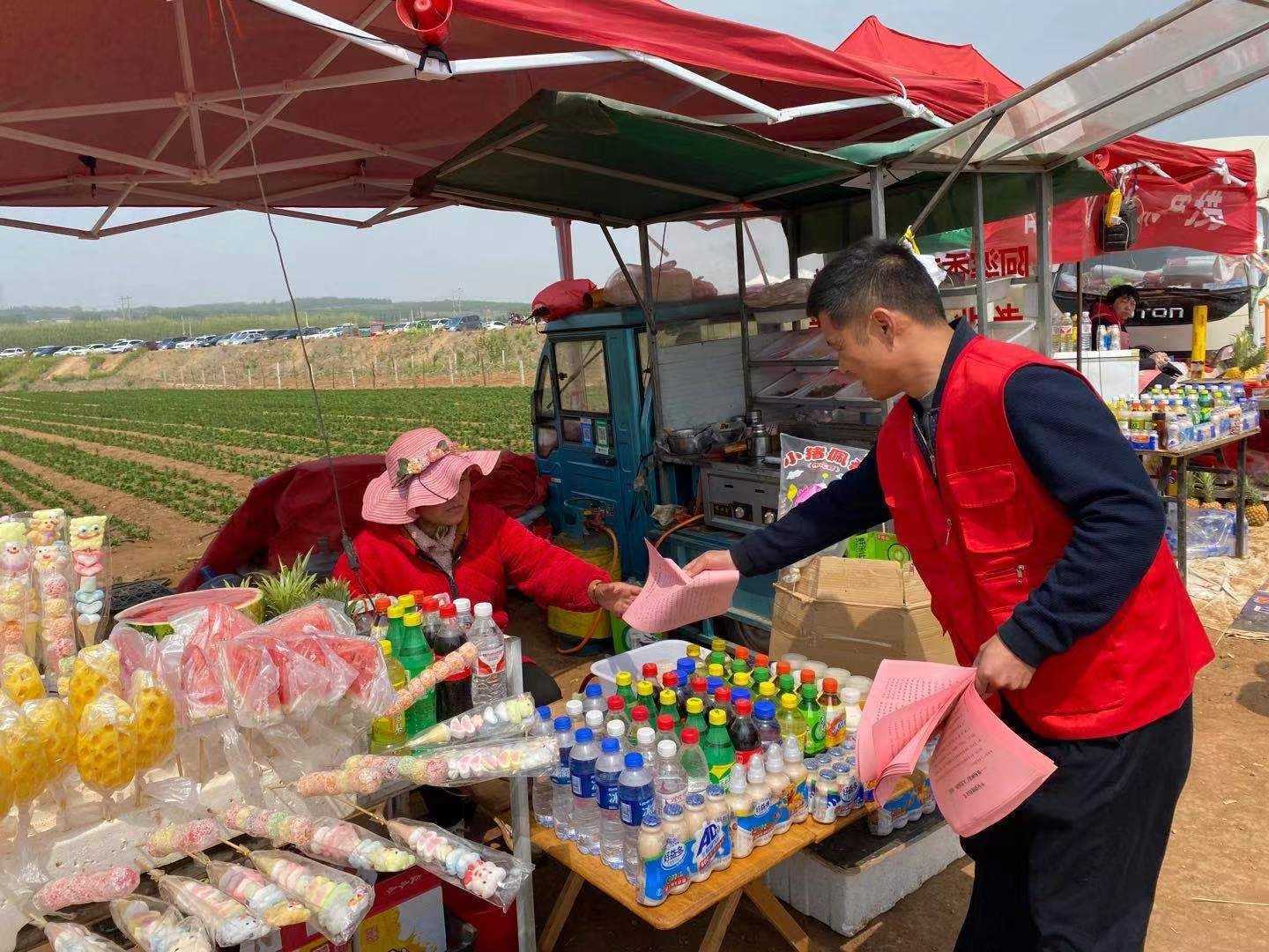 国家安全宣传走进蒙山花海(图2)