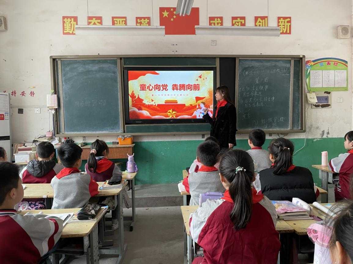 柏林中心小学组织开展“童心向党”主题队会(图1) 柏林中心小学组织开展“童心向党”主题队会(图1)