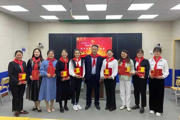 地方镇中心校举行少先队辅导员宣讲团选拔赛(图2) 地方镇中心校举行少先队辅导员宣讲团选拔赛(图2)