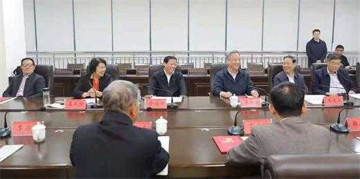 临沂青年画院解院长邀请书画家赴慈善总会义捐(图1) 临沂青年画院解院长邀请书画家赴慈善总会义捐(图1)