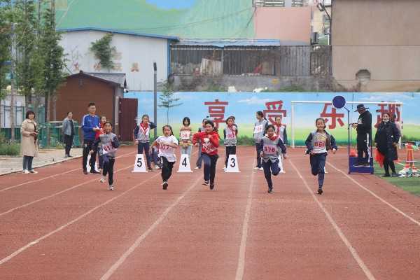 平邑县第四实验小学举办首届春季运动会(图3)