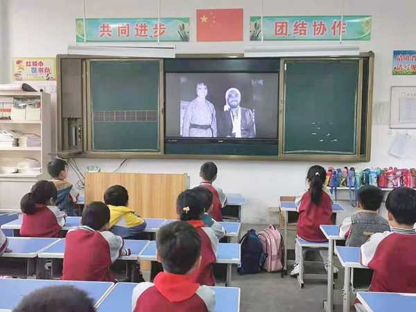 观红色电影 悟红色初心(图2)