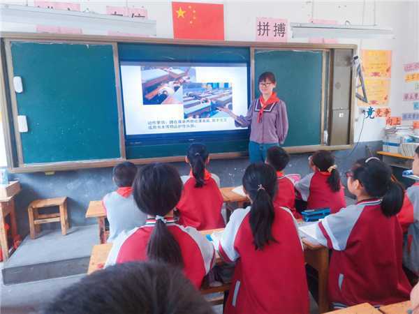 地方镇中心小学开展防震减灾主题教育活动(图1)