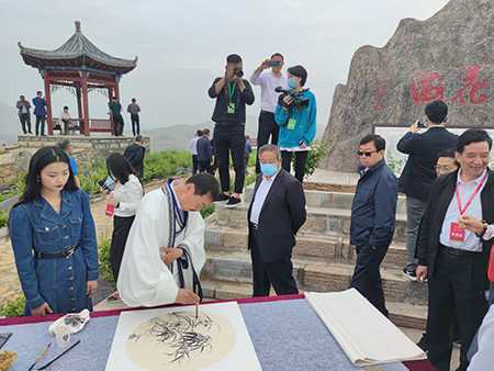 第12届中国金银花产业发展峰会在山东平邑举办(图16) 第12届中国金银花产业发展峰会在山东平邑举办(图16)