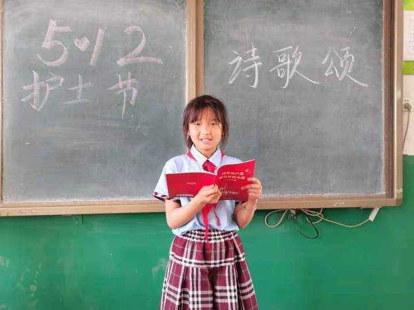 柏林镇中心小学开展“国际护士节”主题活动(图1) 柏林镇中心小学开展“国际护士节”主题活动(图1)