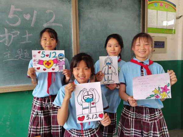 柏林镇中心小学开展“国际护士节”主题活动(图2) 柏林镇中心小学开展“国际护士节”主题活动(图2)