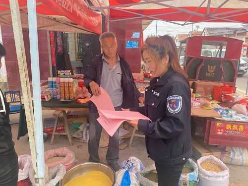 平邑柏林镇开展反邪教普法宣传进乡村活动(图1) 平邑柏林镇开展反邪教普法宣传进乡村活动(图1)