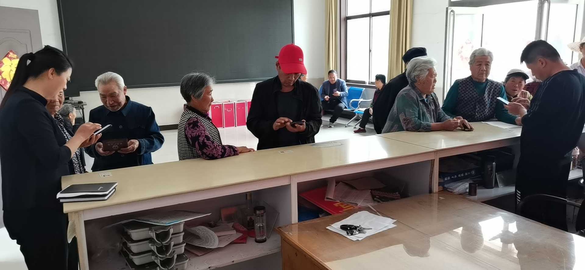 平邑街道积极开展养老保险待遇人员认证工作(图1)