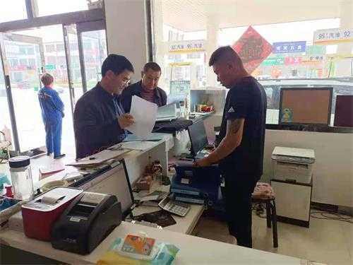 平邑街道开展加油站“回头看”活动(图2)