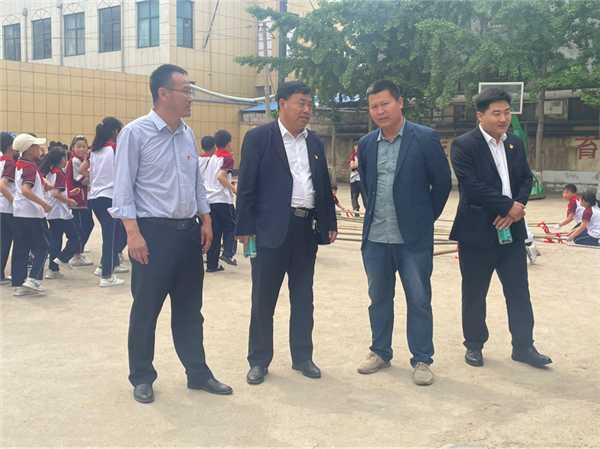保太中心校到地方镇中心校观摩教育教学工作(图2)
